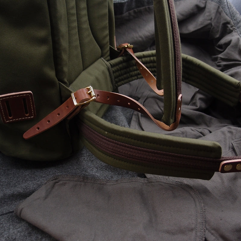 6217 2 bederni pas jubo bushcraft pro batoh vandrak a ruksak
