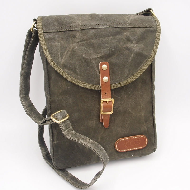 Taška přes rameno JUBÖ Bushcraft WAXED PocketBag - olivová