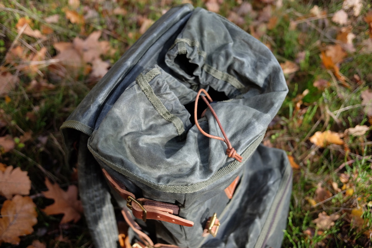 Batoh JUBÖ Bushcraft WAXED Poutník 35l - pískový