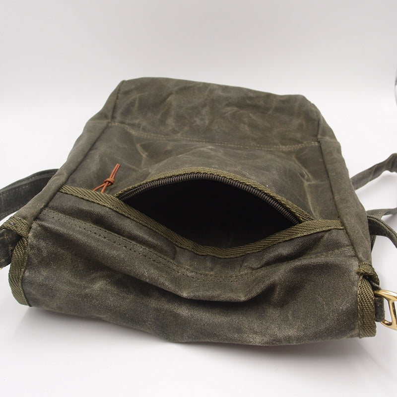 Taška přes rameno JUBÖ Bushcraft WAXED PocketBag - olivová